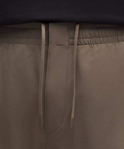 Zero Tucks Relaxed-Fit Short 8"