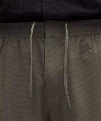 Zero Tucks Relaxed-Fit Short 8"