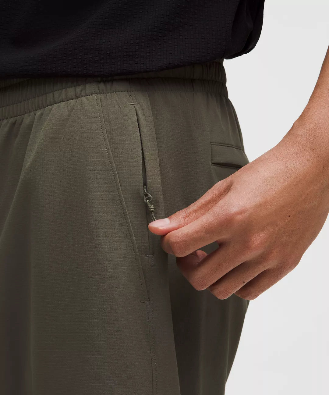 Zero Tucks Relaxed-Fit Short 8"