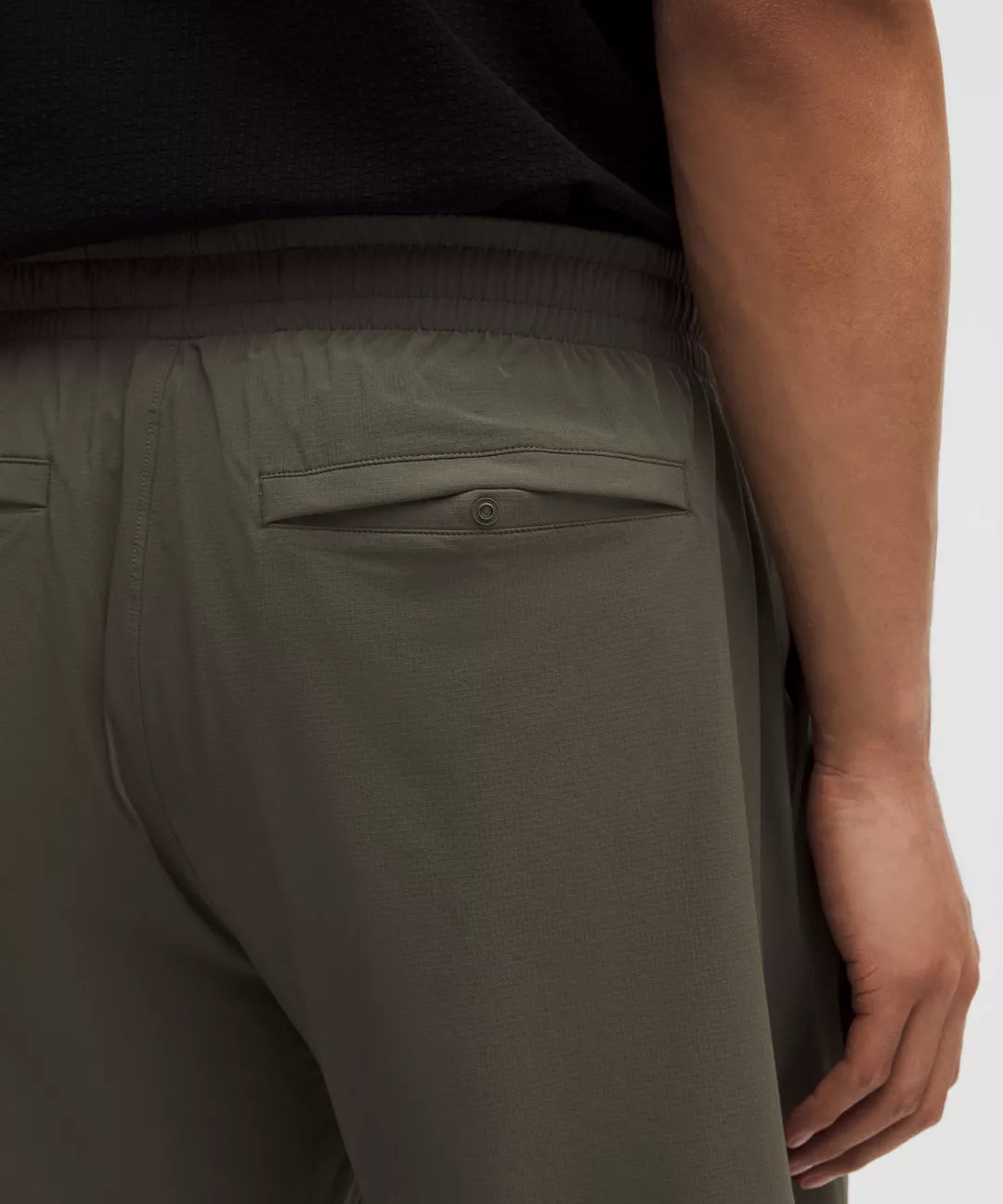 Zero Tucks Relaxed-Fit Short 8"