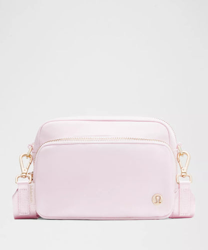 Everywhere Crossbody Bag 2L Metal Hardware