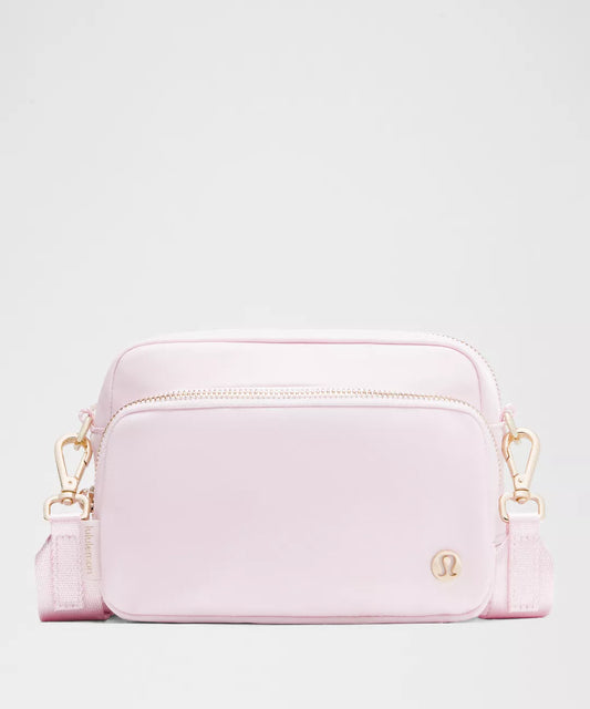 Everywhere Crossbody Bag 2L Metal Hardware