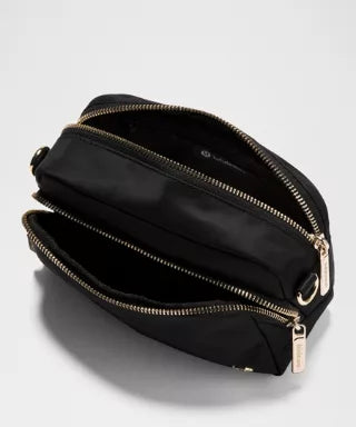 Everywhere Crossbody Bag 2L Metal Hardware