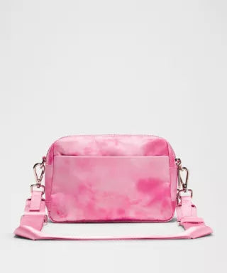 Everywhere Crossbody Bag 2L Metal Hardware