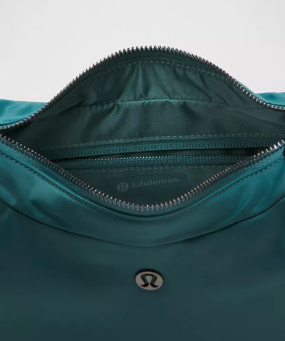 City Essentials Shoulder Bag 4L